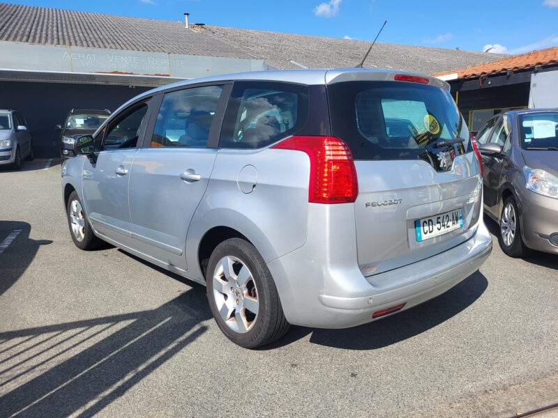 PEUGEOT 5008 2012