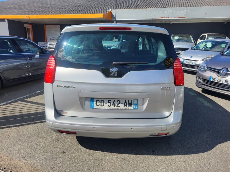 PEUGEOT 5008 2012