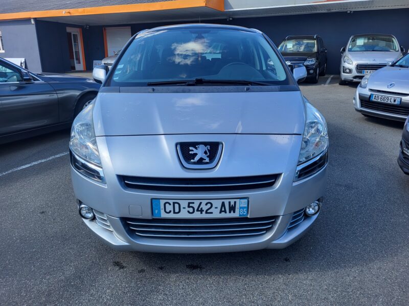 PEUGEOT 5008 2012