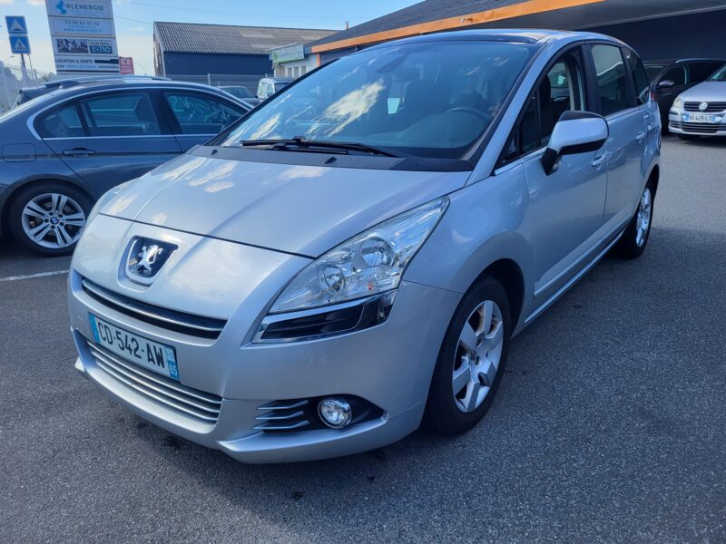 PEUGEOT 5008 2012