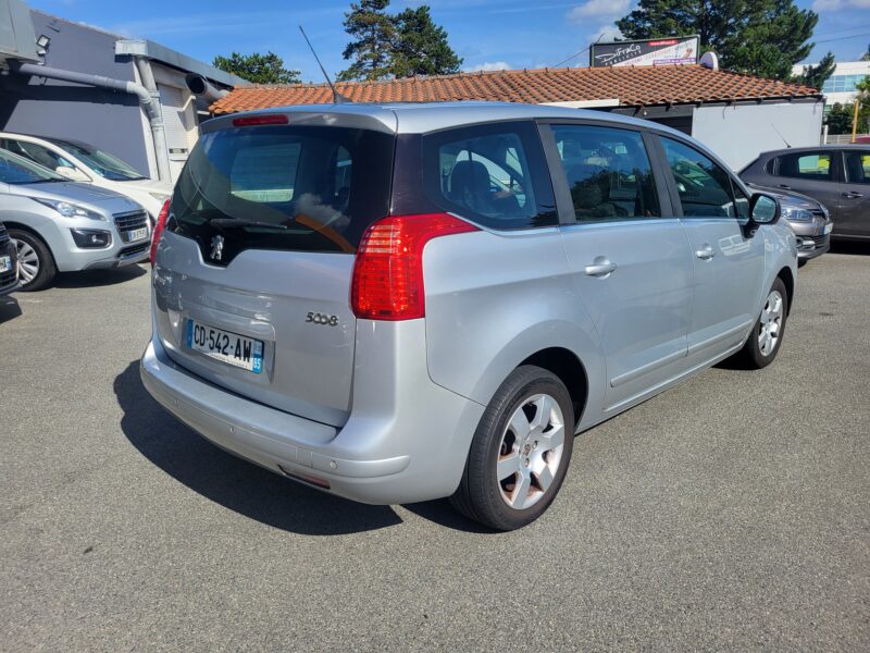 PEUGEOT 5008 2012