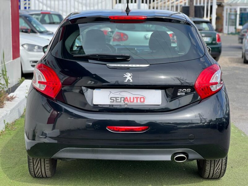 PEUGEOT 208 2012