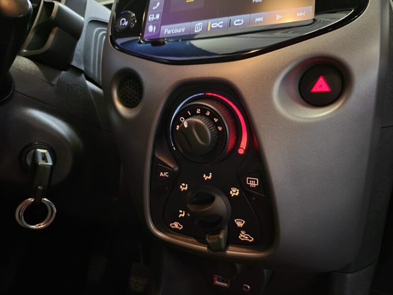 TOYOTA  AYGO 1.0 VVTi 72cv X-PLAY / APPLE CARPLAY + CAMERA 