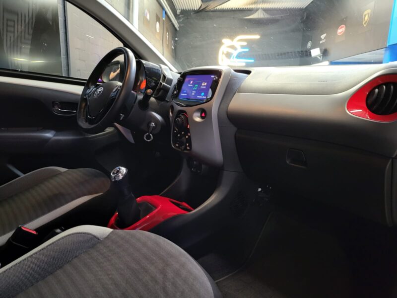 TOYOTA  AYGO 1.0 VVTi 72cv X-PLAY / APPLE CARPLAY + CAMERA 