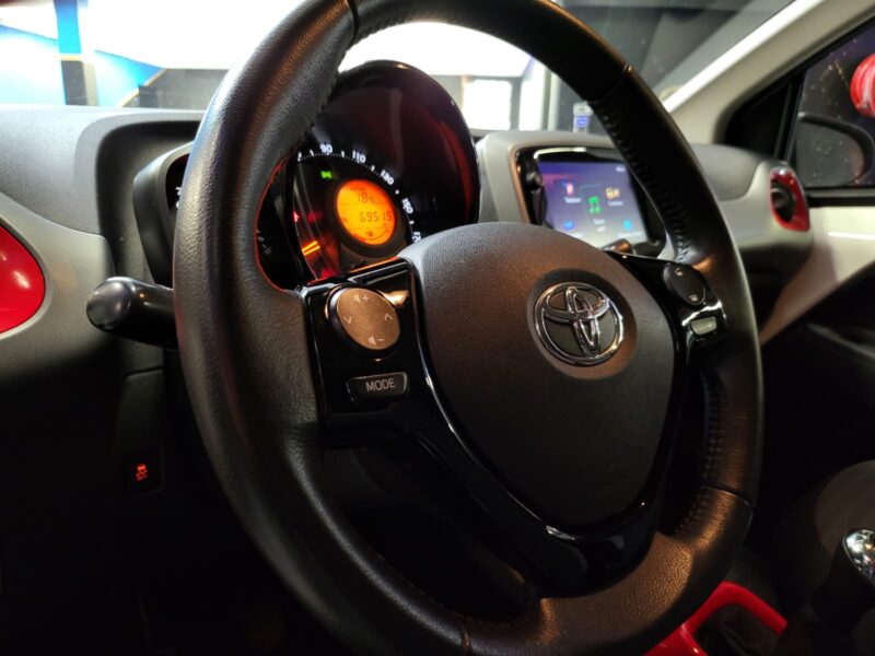 TOYOTA  AYGO 1.0 VVTi 72cv X-PLAY / APPLE CARPLAY + CAMERA 