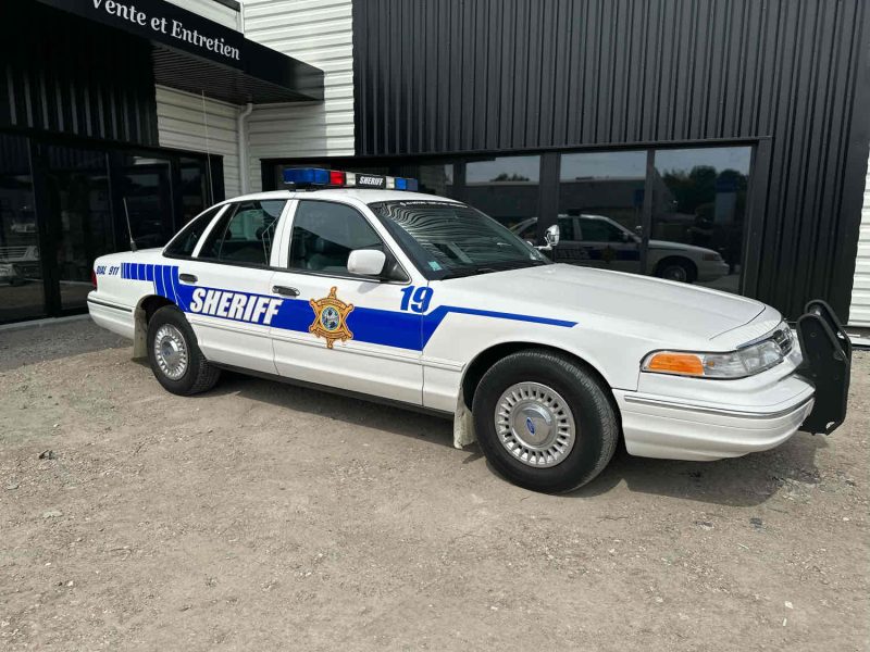 FORD CROWN VICTORIA POLICE INTERCEPTOR P71