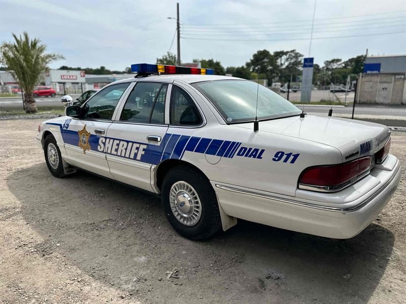 FORD CROWN VICTORIA POLICE INTERCEPTOR P71