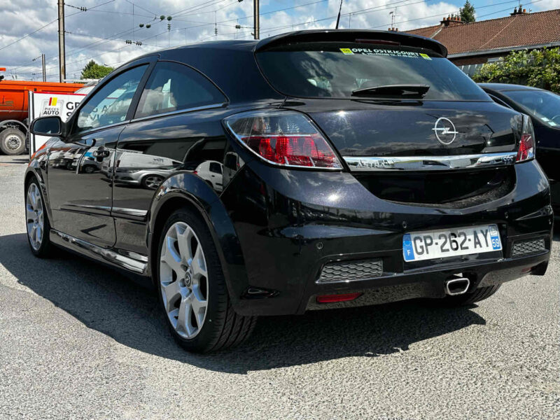 OPEL ASTRA H GTC 