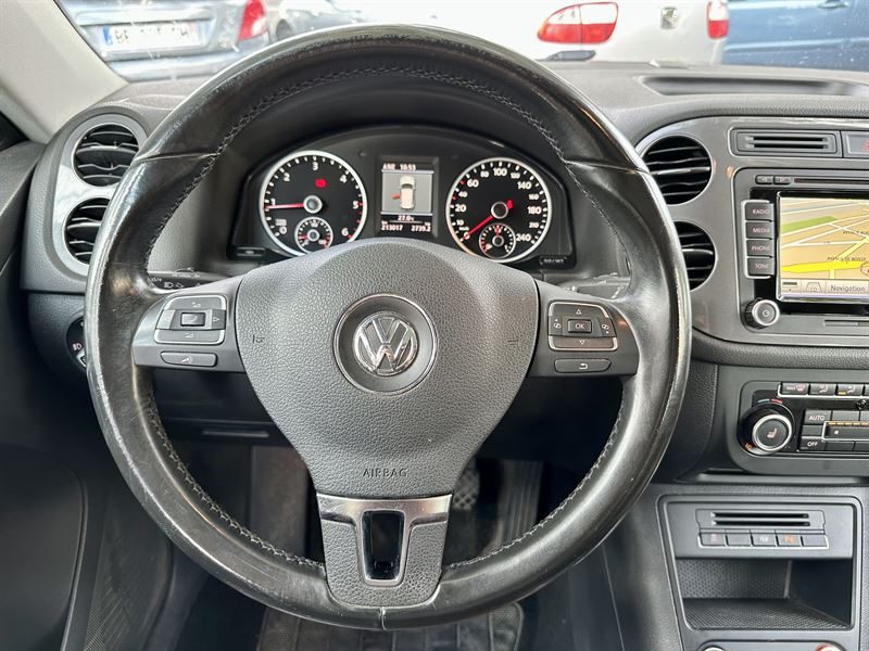 VOLKSWAGEN TIGUAN 2011