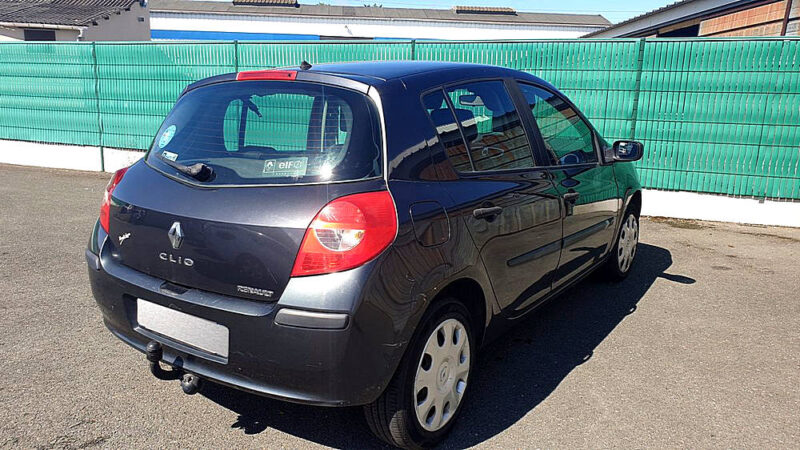 RENAULT CLIO III Confort Dynamique 1.5 dCi 85