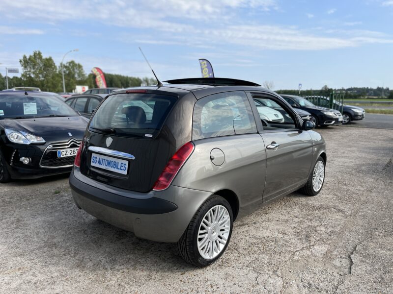 LANCIA YPSILON 2006