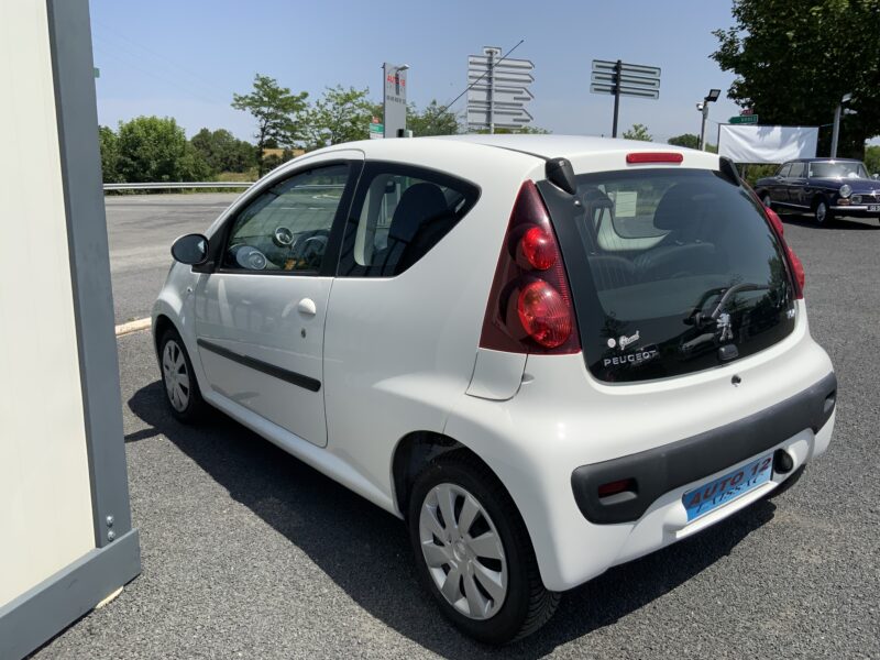 PEUGEOT 107 2014