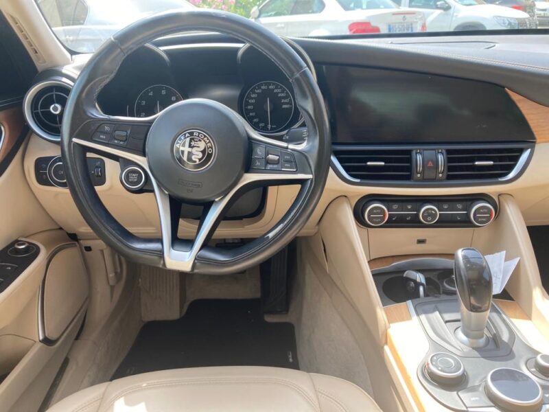 ALFA ROMEO GIULIA  2.0 ATB  200 CH LUSSO AT8 2017