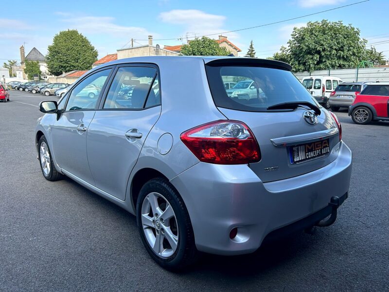 TOYOTA AURIS 2012