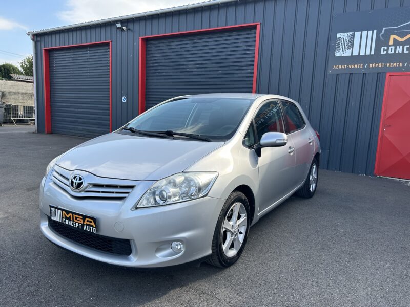 TOYOTA AURIS 2012