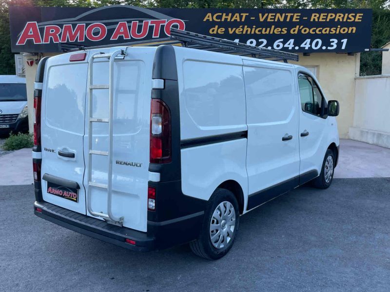 RENAULT TRAFIC III 2015