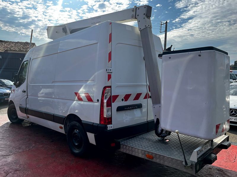 RENAULT MASTER III Camionnette 2011