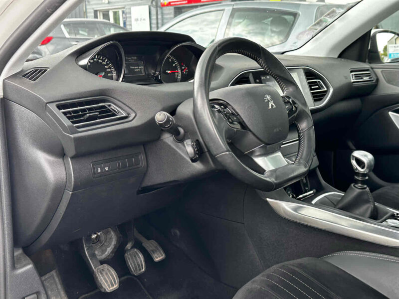 PEUGEOT 308 II 