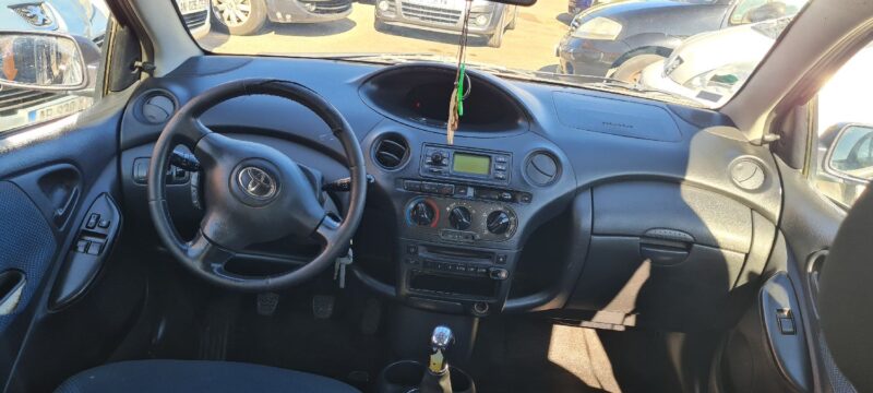 TOYOTA YARIS 2004