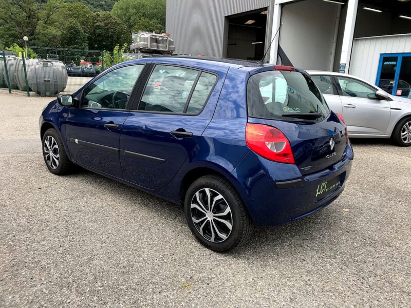 CLIO III - 1.6 i 16V 111cv DYNAMIQUE - GARANTIE 6 MOIS