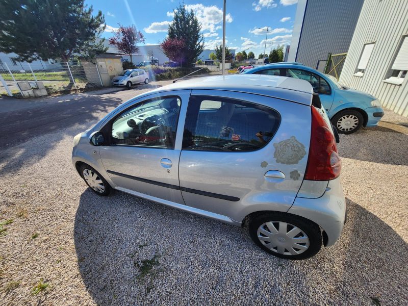 PEUGEOT 107 2005