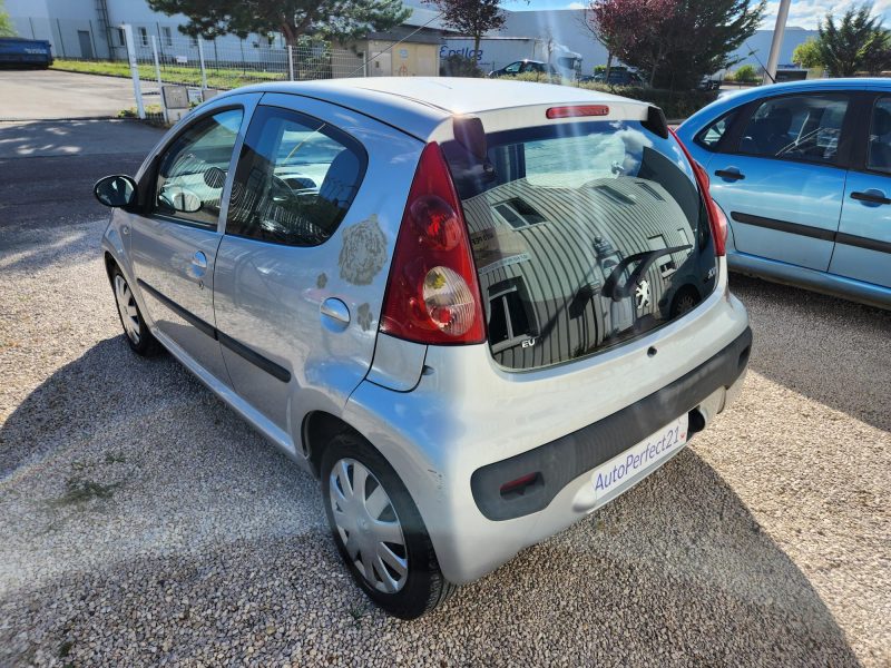 PEUGEOT 107 2005