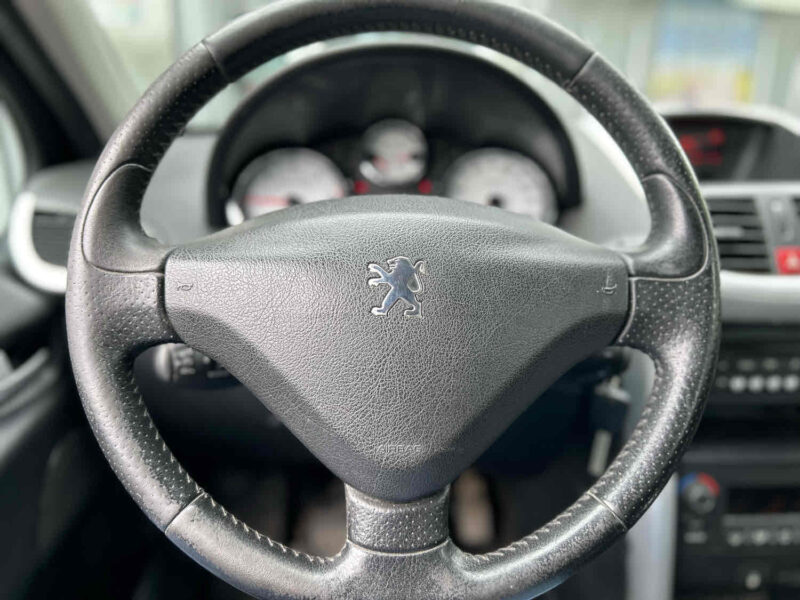 PEUGEOT 207 2012