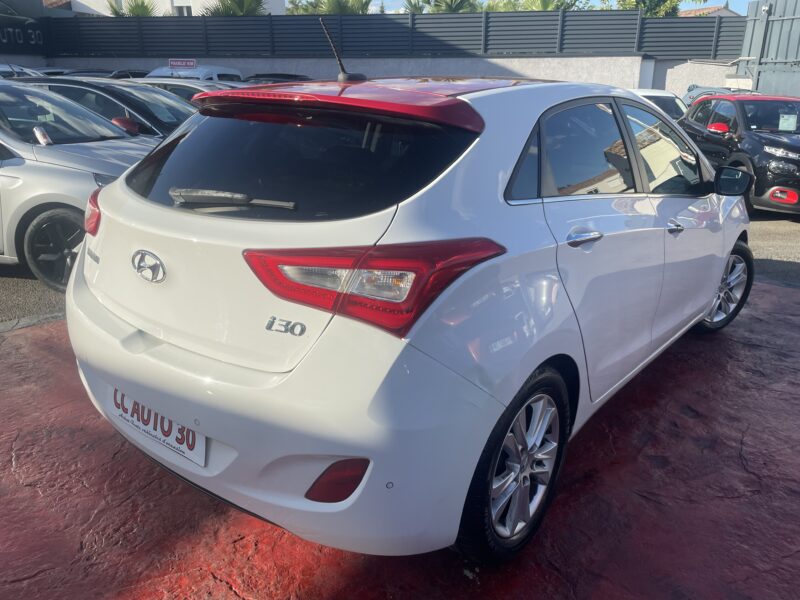 HYUNDAI I30 2015