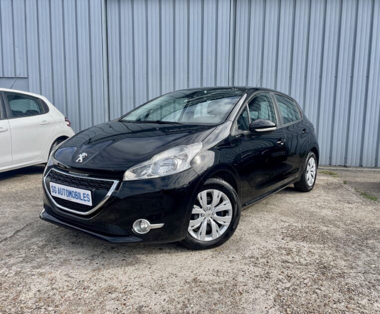 PEUGEOT 208 2015