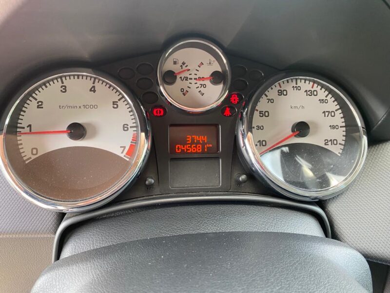 Peugeot 207 1.6 Platinum 2009 - 45681 KM