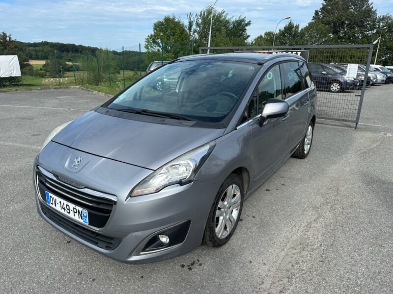 PEUGEOT 5008 2015