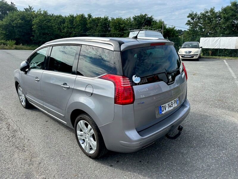 PEUGEOT 5008 2015