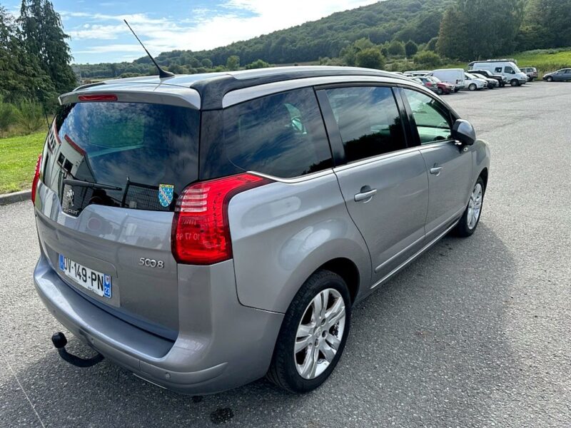 PEUGEOT 5008 2015