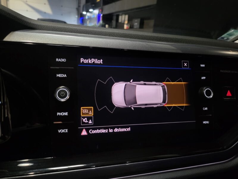 VI 1.0 TSI 95cv R-Line / APPLE CARPLAY/ CAMERA AV-AR / REGULATEUR