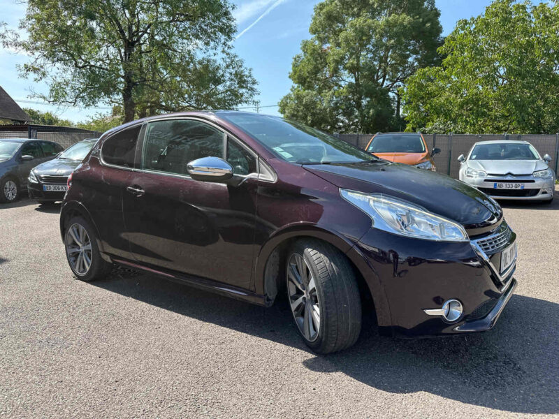 PEUGEOT 208 2014