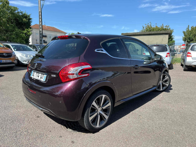 PEUGEOT 208 2014