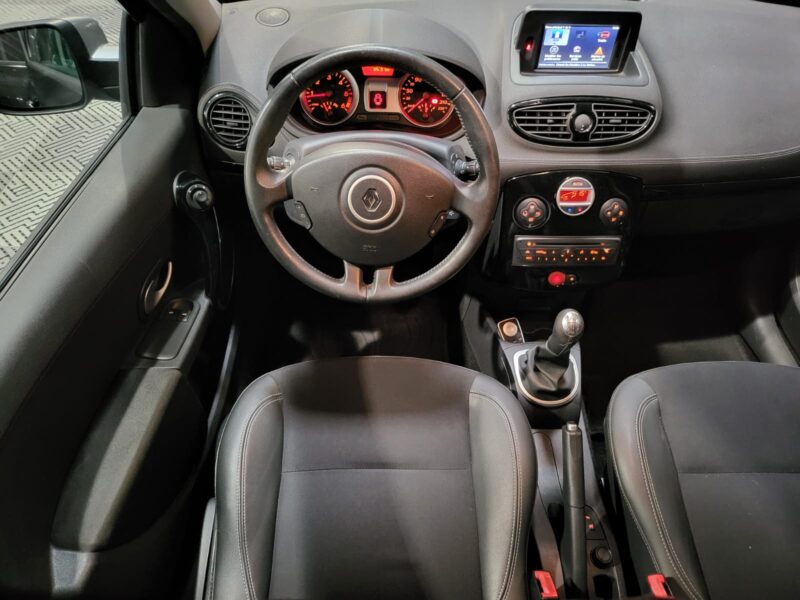 RENAULT CLIO III 1.5 dCi 90cv 20TH 5p // DISTRIBUTION, REVISION, CT A JOUR/PRET A PARTIR