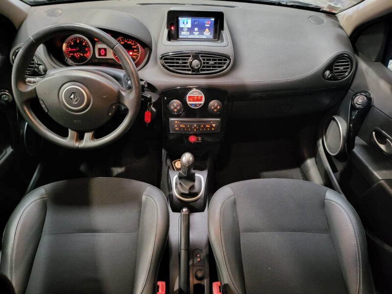 RENAULT CLIO III 1.5 dCi 90cv 20TH 5p // DISTRIBUTION, REVISION, CT A JOUR/PRET A PARTIR