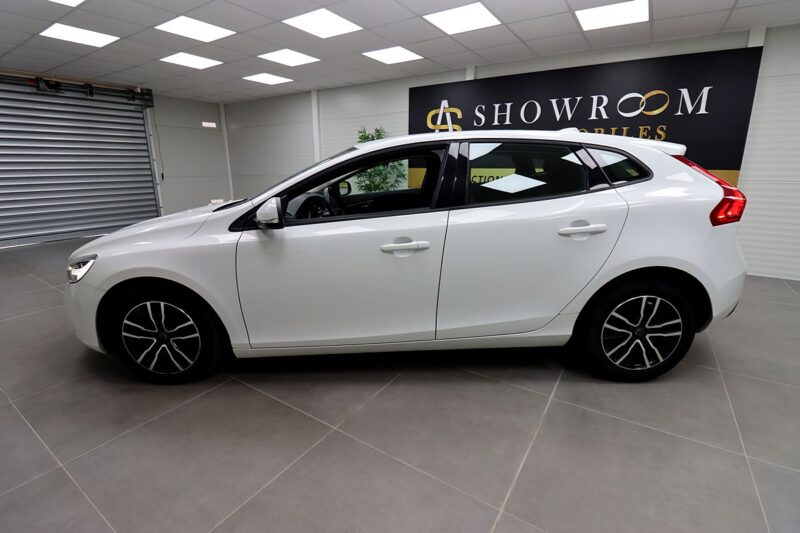 VOLVO V40 2016