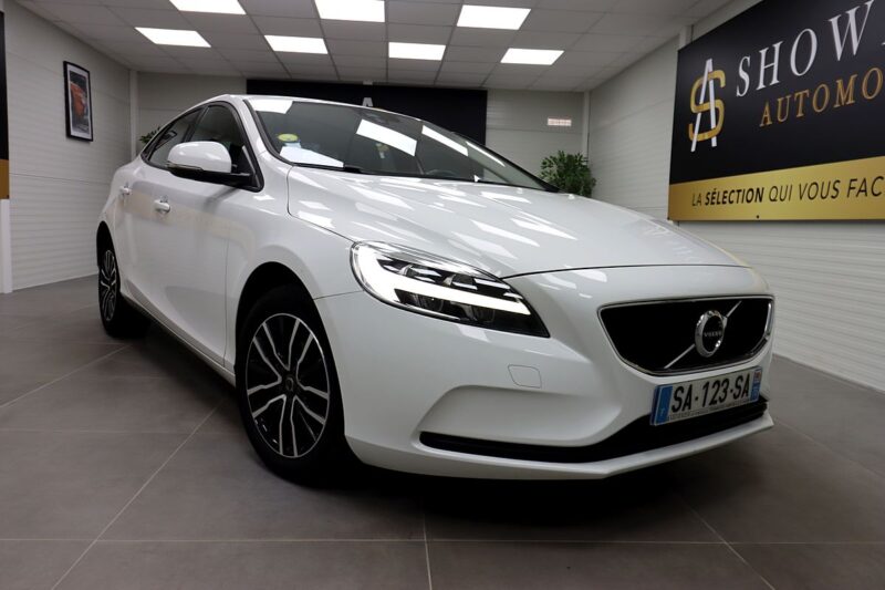 VOLVO V40 2016