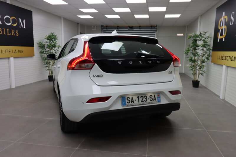 VOLVO V40 2016