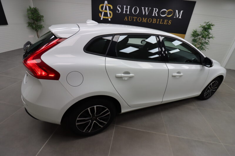 VOLVO V40 2016