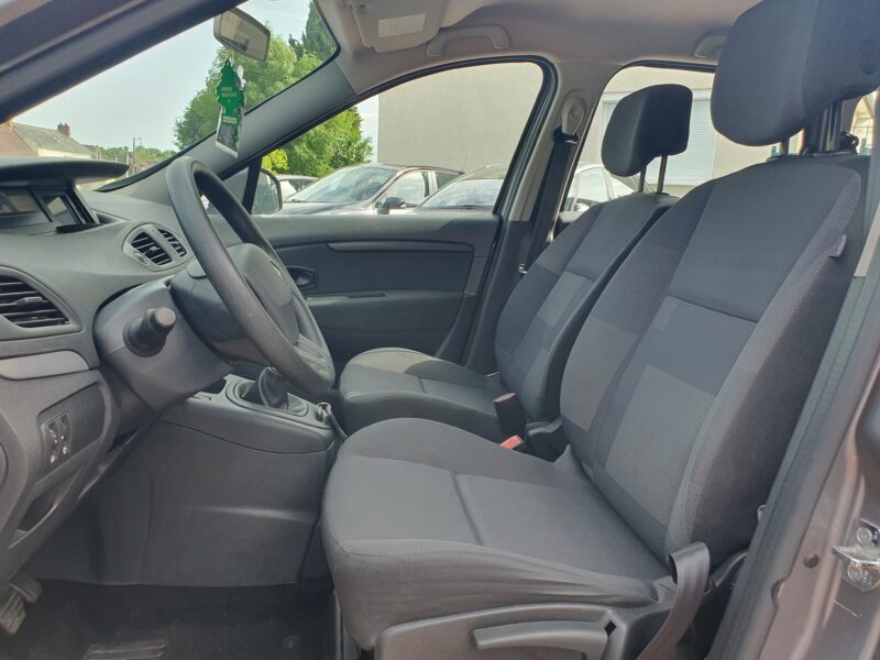 RENAULT SCENIC III 2011