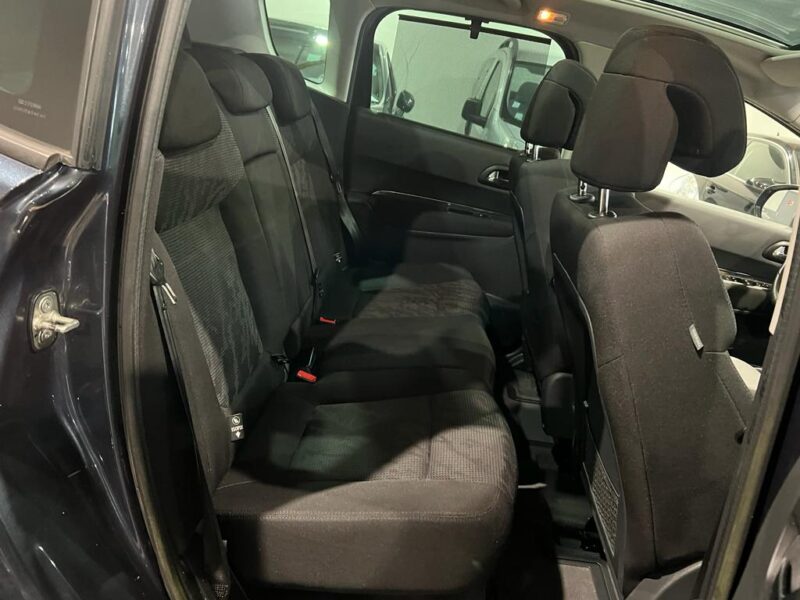 PEUGEOT 3008 Monospace 2011