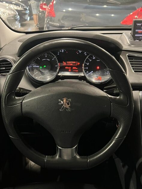 PEUGEOT 3008 2011