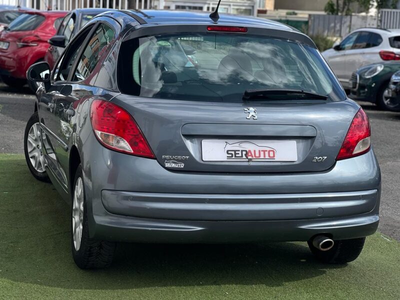 PEUGEOT 207 2010