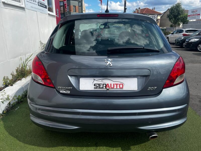 PEUGEOT 207 2010