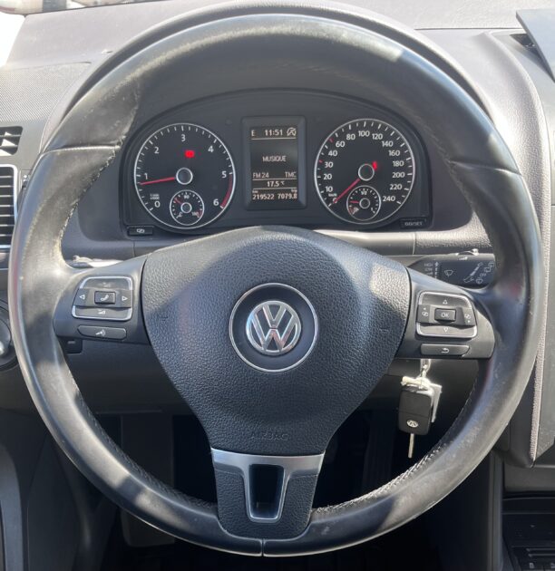 VOLKSWAGEN TOURAN 2011