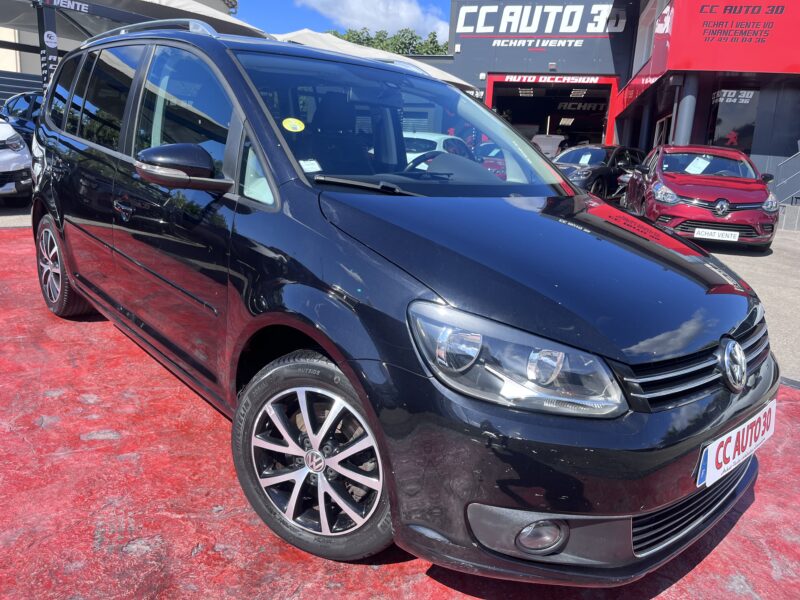 VOLKSWAGEN TOURAN 2011