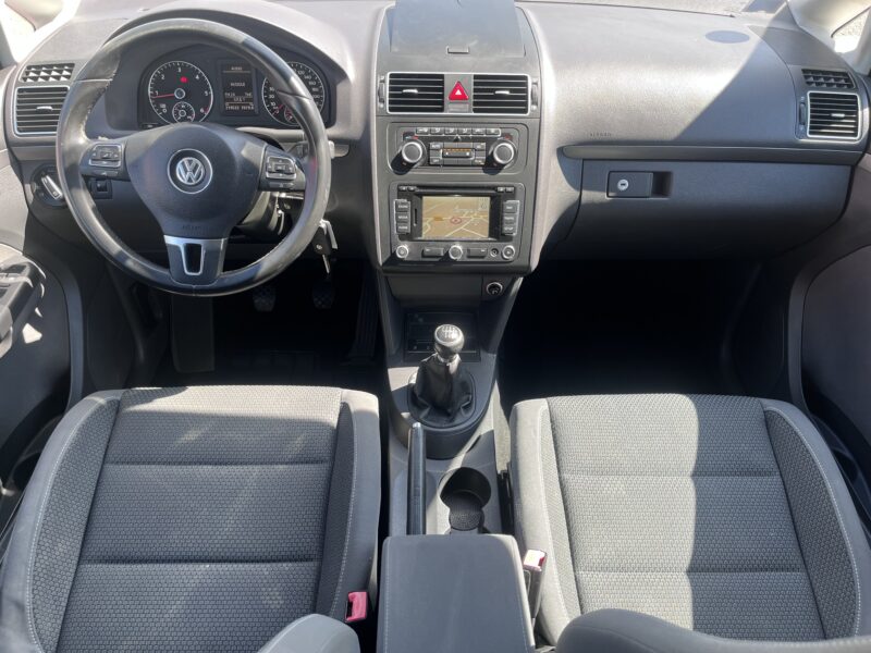 VOLKSWAGEN TOURAN 2011